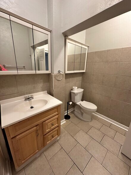 Building Photo - 211 Burns Ave