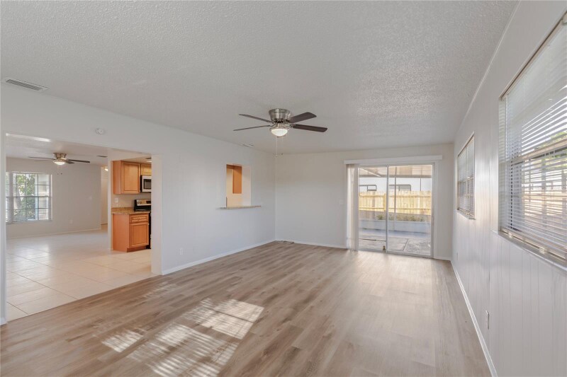 Building Photo - 2813 20th Ave W