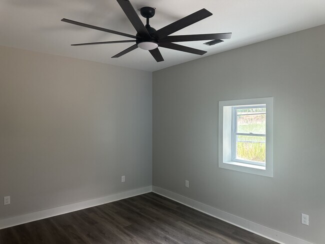 Building Photo - 261 Miller Line