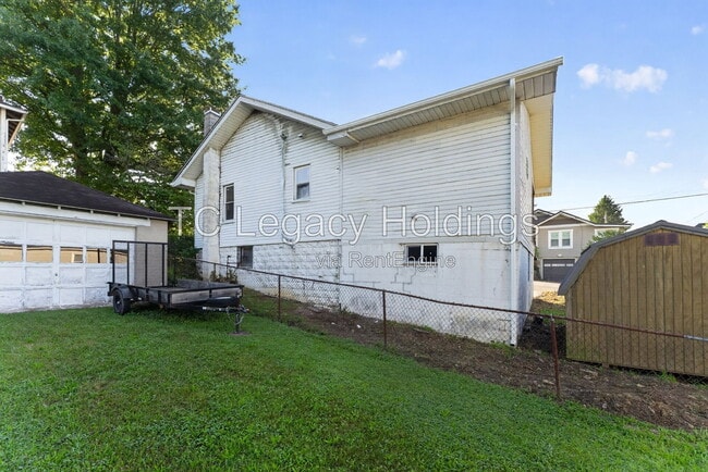 Building Photo - 200 Reeves Ave