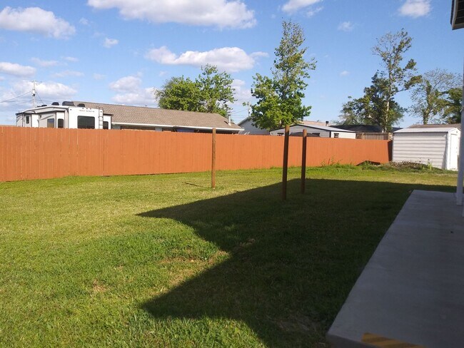 Building Photo - Expansive, Custom Home on East Bay!