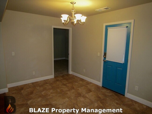 Building Photo - City View 4 Bedroom