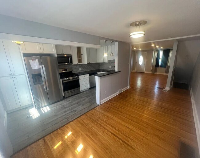 Building Photo - 1370 N 75th St