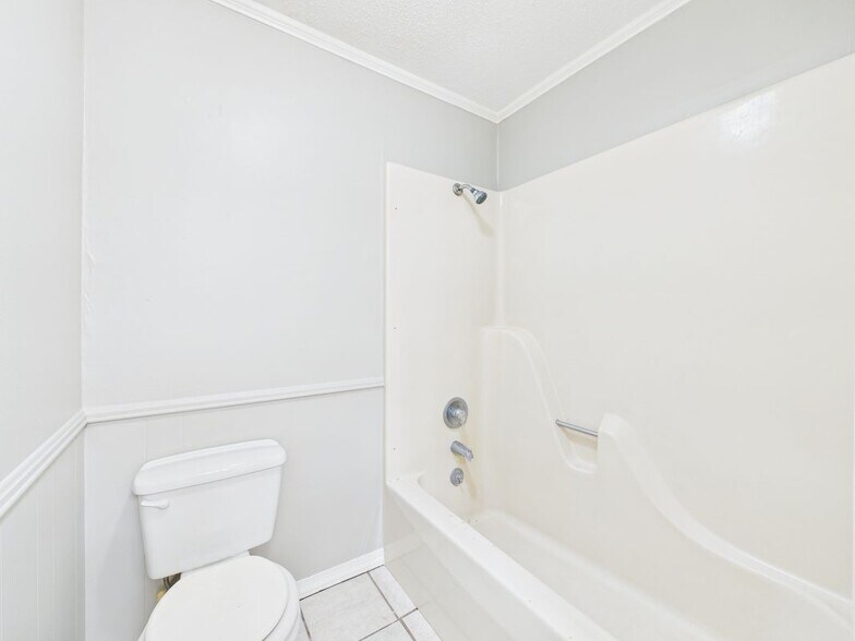 Building Photo - 107 Guillot Rd