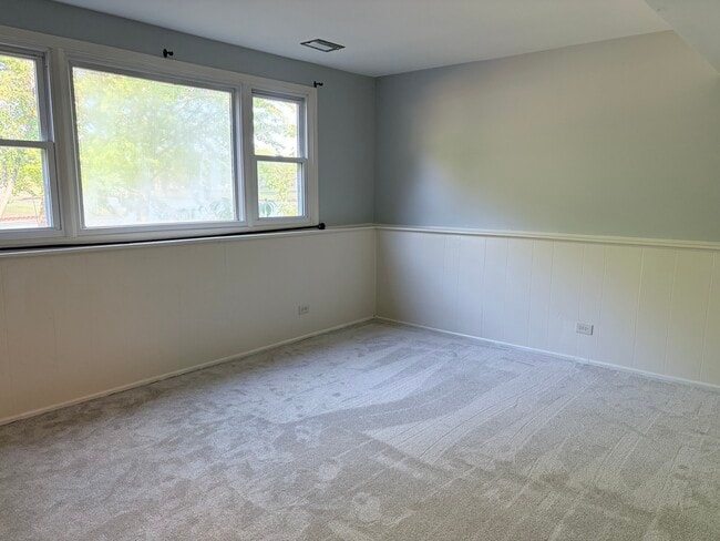 Building Photo - 97 N Walnut Ln