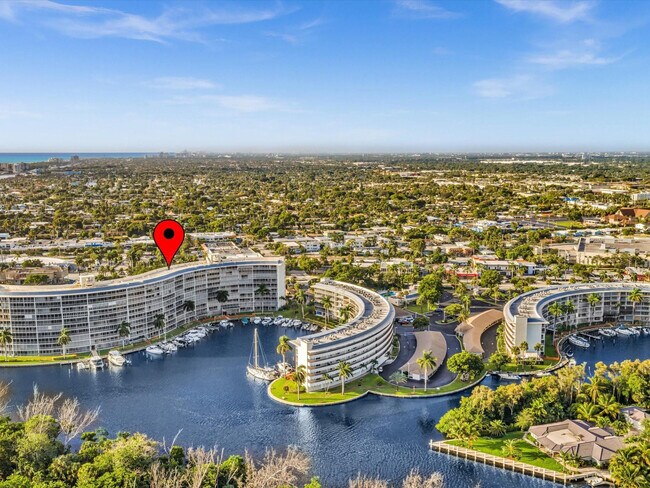 Building Photo - 1537 E Hillsboro Blvd