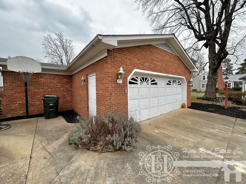 Building Photo - 204 Trail Four