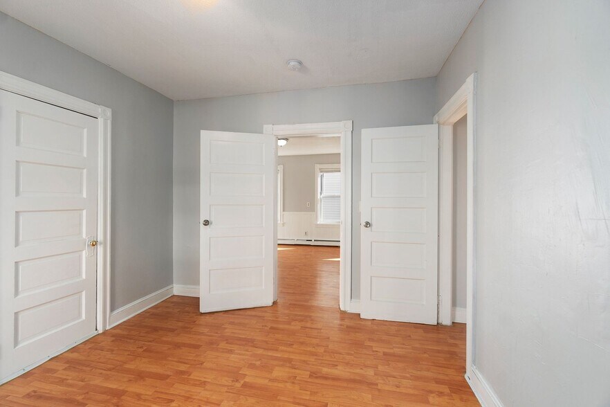 Building Photo - 1077-1077 Dexter St