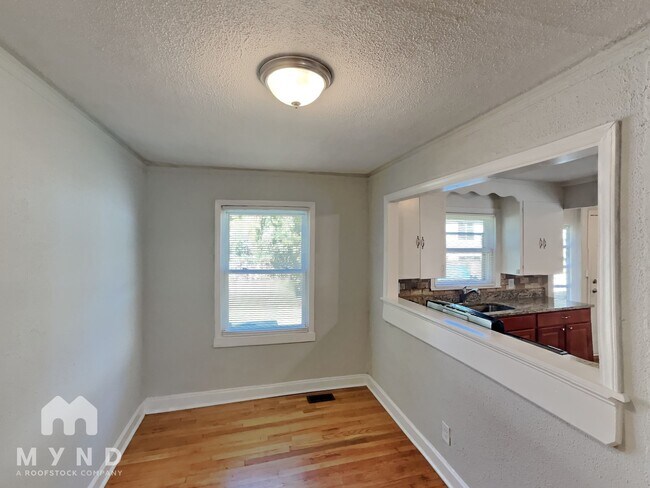 Building Photo - 122 S Gardner Ave