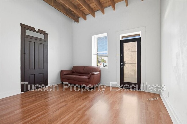 Building Photo - 837 S 8th Ave