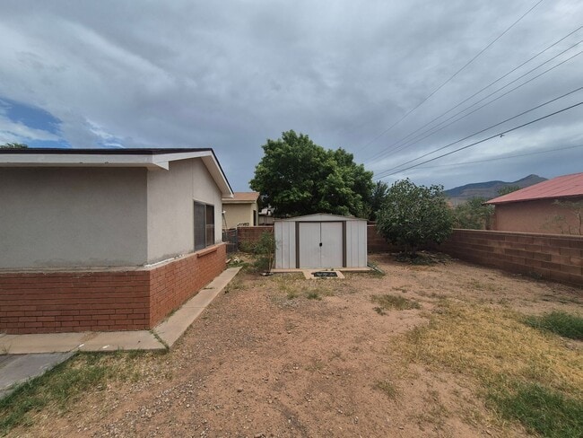 Building Photo - Charming 3 Bedroom 1.5 Bathroom home