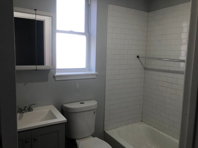 Building Photo - Charming row home in Baltimore City!