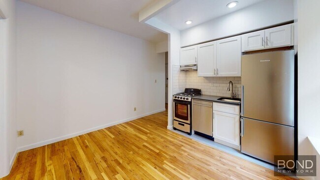 Primary Photo - 415 E 73rd St