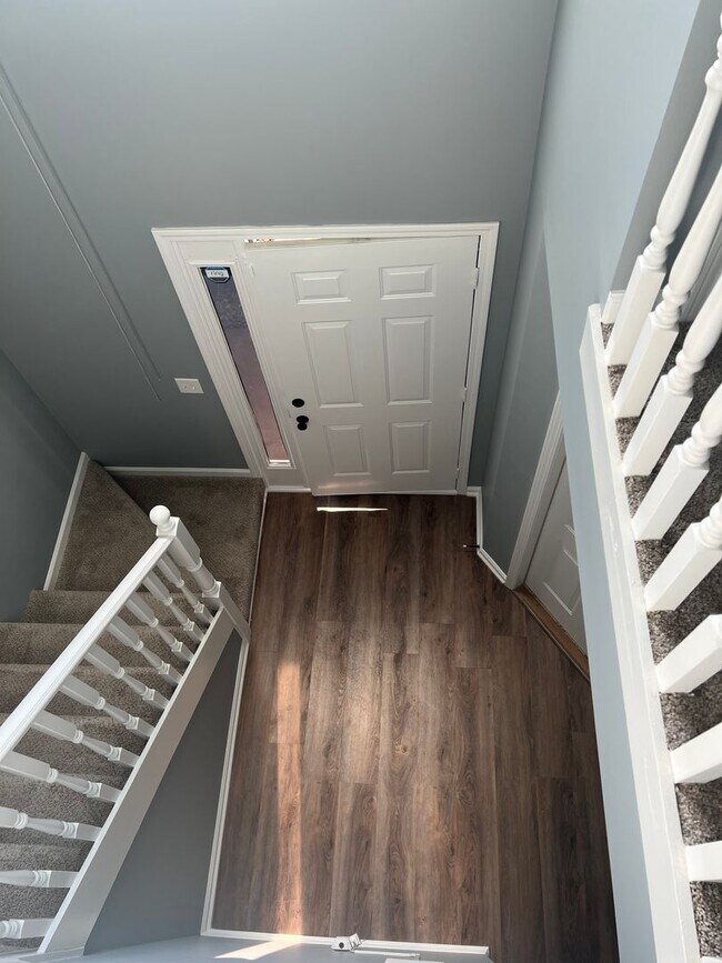 Building Photo - Available NOW  - 117 N. Springview