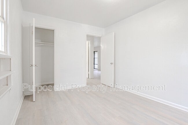 Building Photo - 3128 NE 15th St