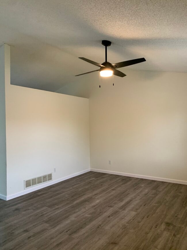 Building Photo - 2559 Cherry Cir