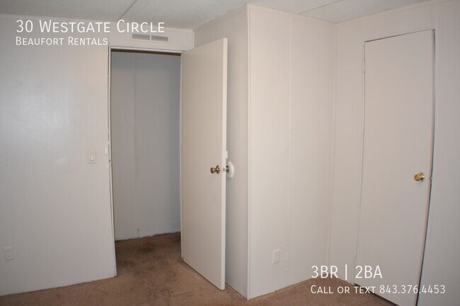 Building Photo - 30 Westgate Cir