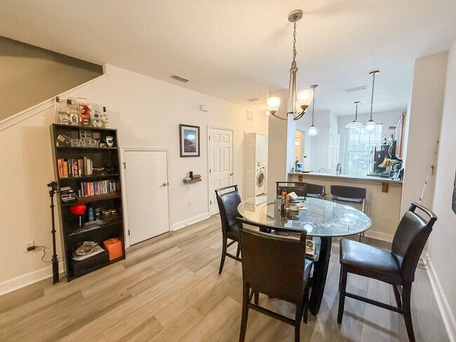 Building Photo - 2508 SW 35th Pl