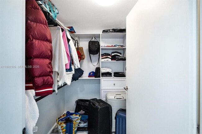 Building Photo - 200 Biscayne Blvd Way