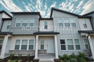 Building Photo - Beautiful 3 Bed Townhome in Nibley with pool!