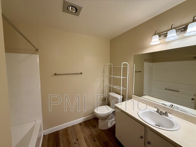 Building Photo - 2507 Sycamore Glen Dr