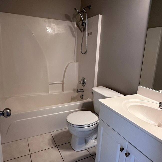 Building Photo - 384 Savannah Cir