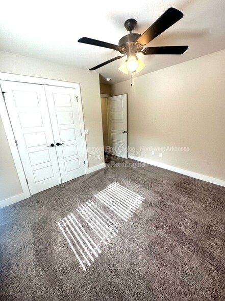 Building Photo - 3600 SW Brittany Rd