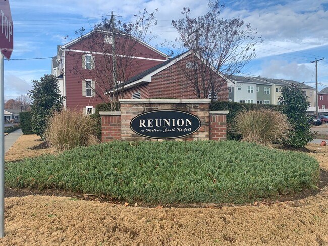Building Photo - 4376 Pickney Ln