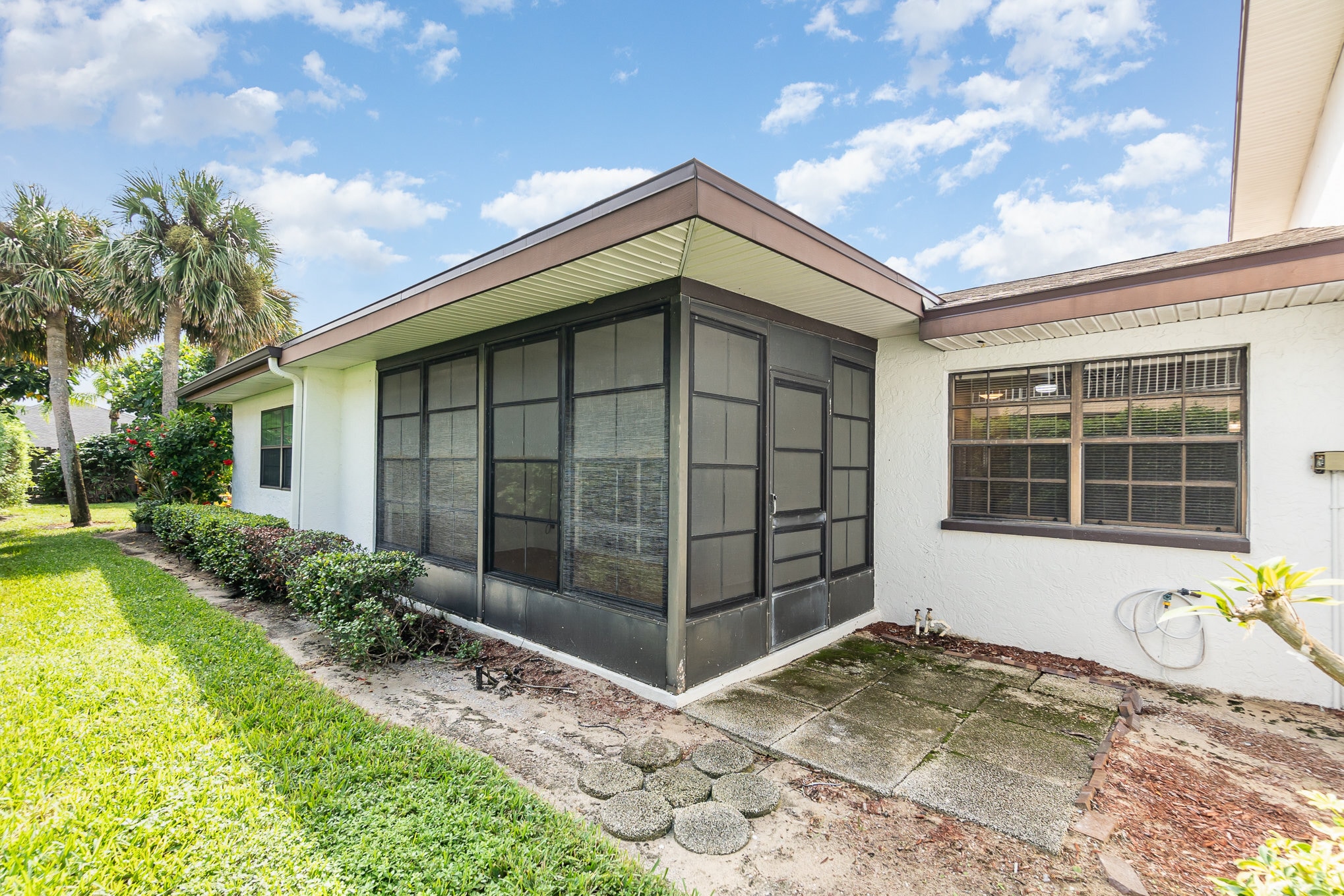 Building Photo - 255 Paradise Blvd