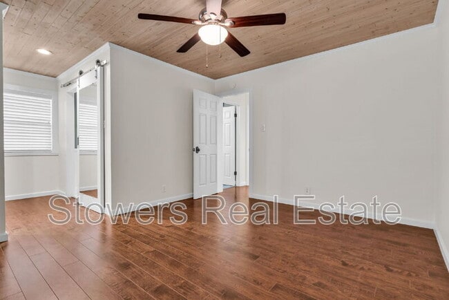 Building Photo - 3928 Dartmouth Way