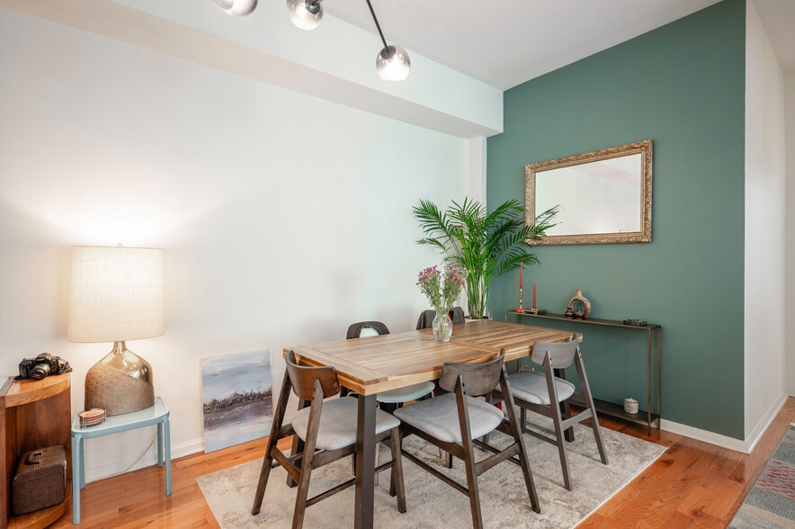 Dining nook - 4100 W St NW