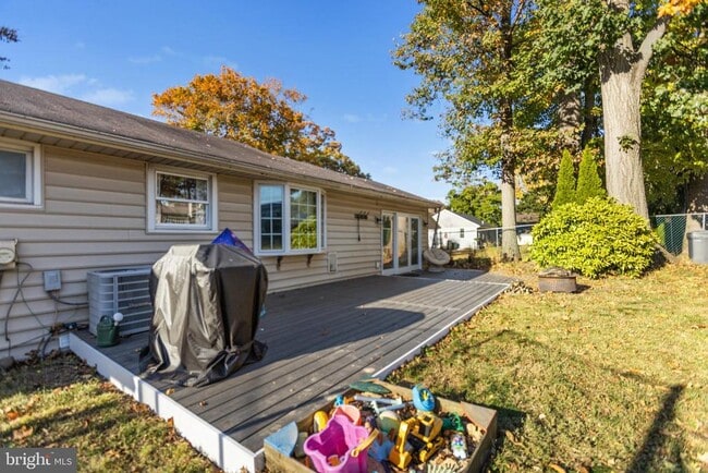 Building Photo - 1801 N Hills Ave