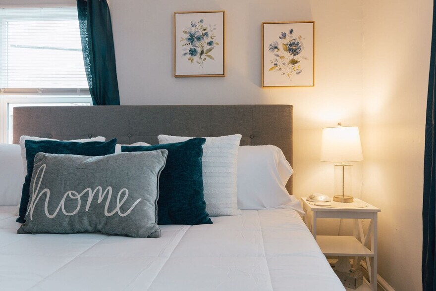 Building Photo - 905 Hill St