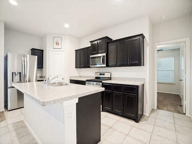 Building Photo - 1129 Loomis Trl
