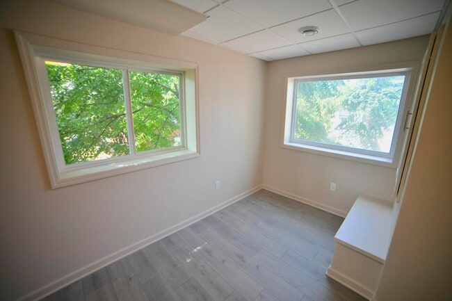 Building Photo - 1410 E Capitol Dr