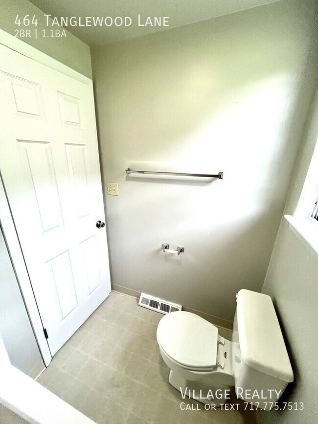 Building Photo - 464 Tanglewood Ln