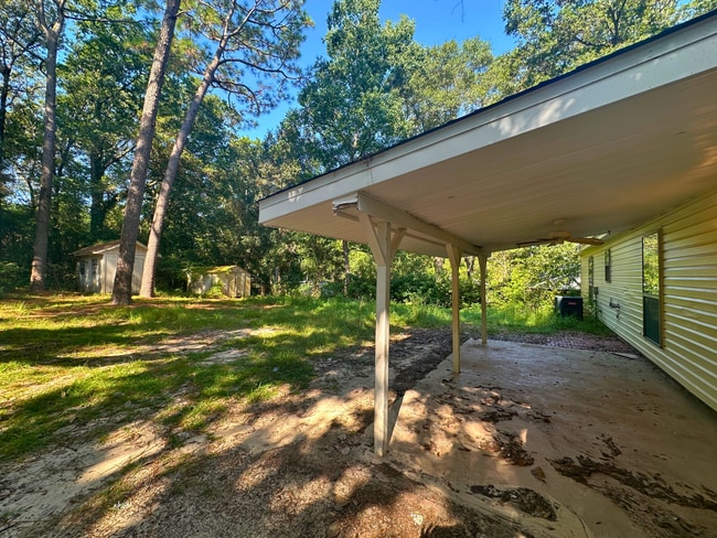 Building Photo - 3650 Creek Dr