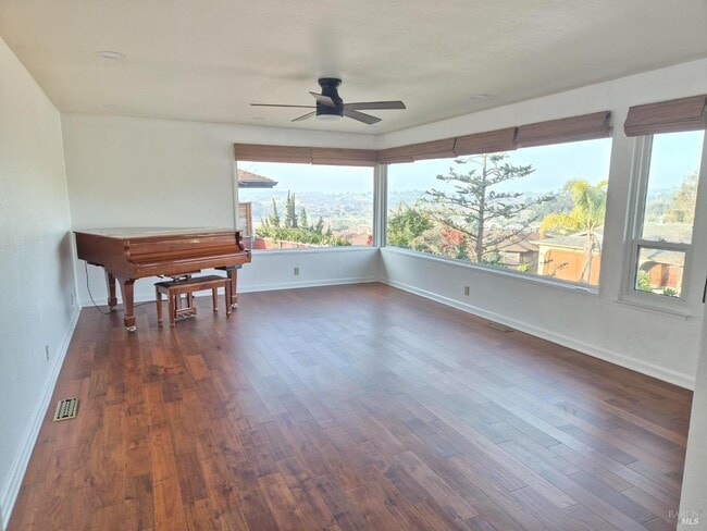 Building Photo - 453 Clark Dr