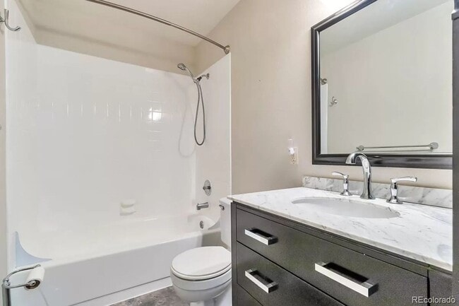 Building Photo - 2135 Spruce St