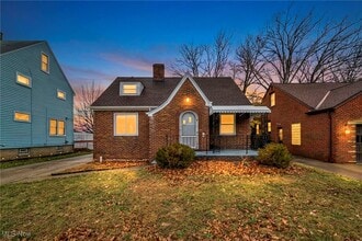 Building Photo - 766 E 232nd St