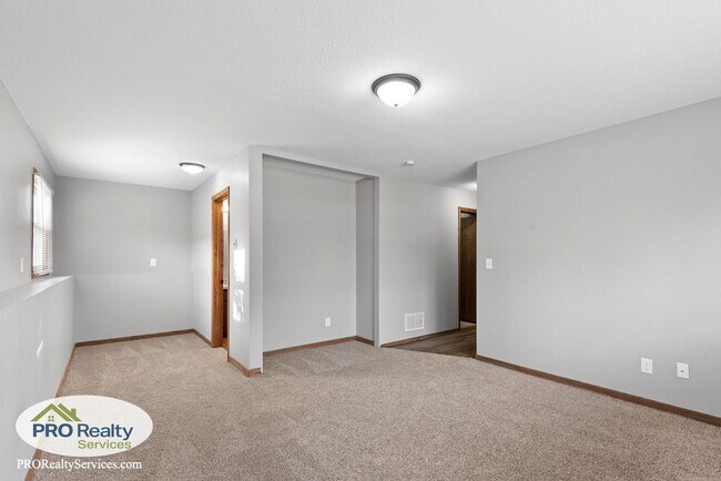 Building Photo - 3 Bedroom House in Oakdale