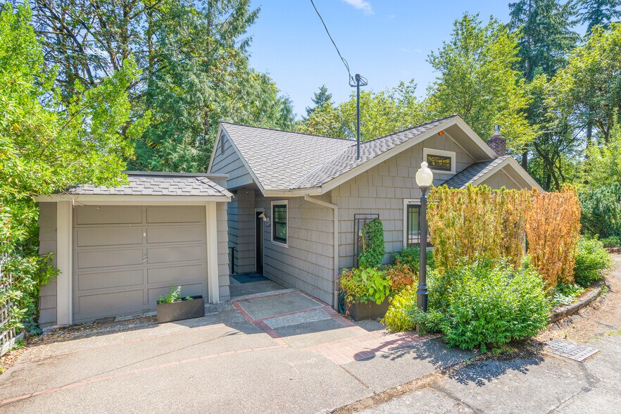 Building Photo - 2666 SW Brae Mar Ct