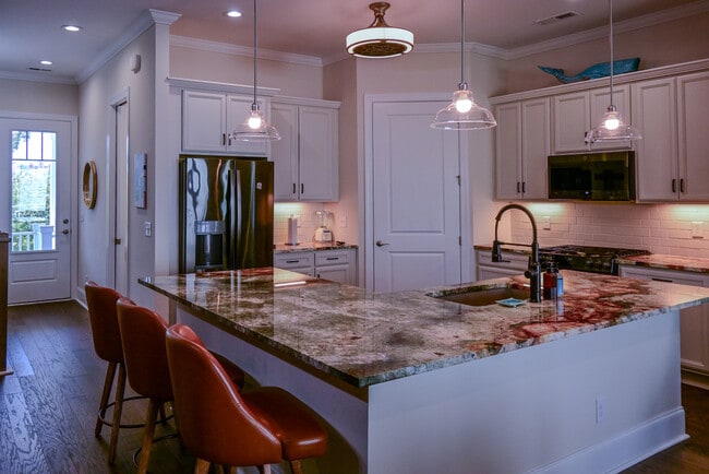 Building Photo - 1013 Marsh Vw Dr