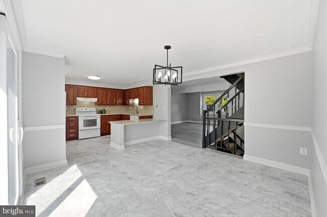 Building Photo - 142 Fairfield Dr