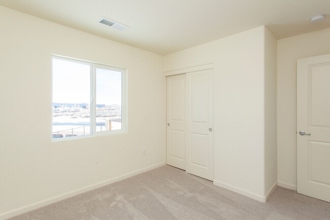 Building Photo - 8981 Quail Fls Dr