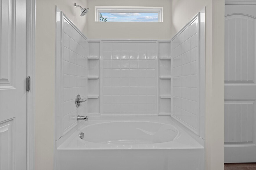 Building Photo - 827 Biltmore Dr