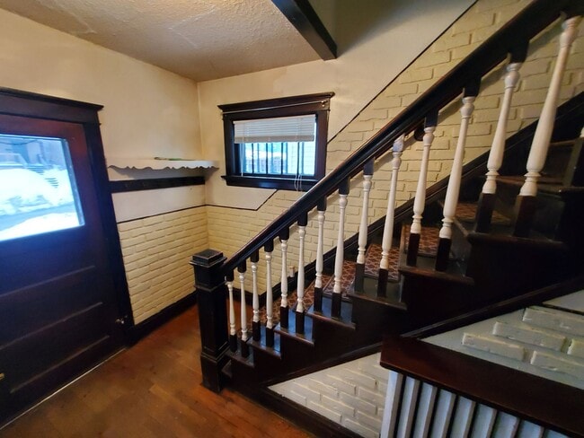 Building Photo - AVAILABLE JUNE 2025 - Great 4 Bed, 1 Bath in East Duluth!