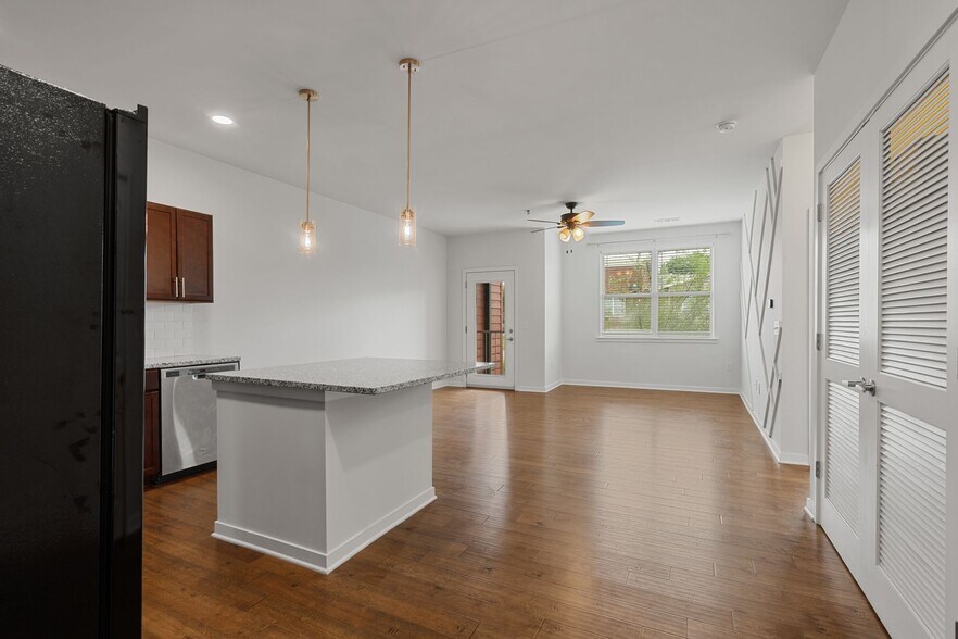 Building Photo - 1118 Litton Ave