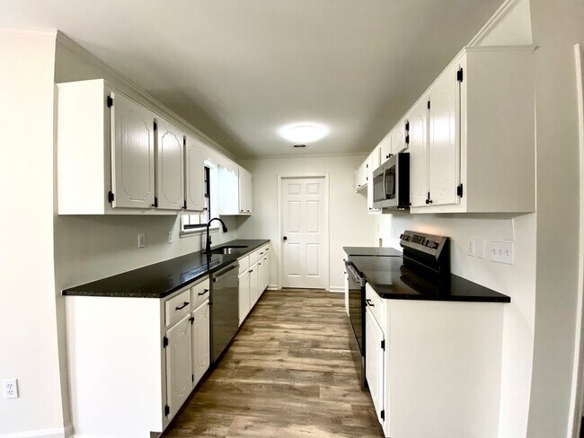 Building Photo - 2102 Fillmore Dr