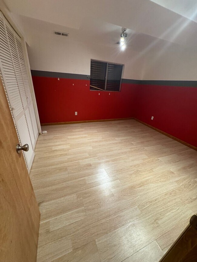 Building Photo - Westmoor West Home